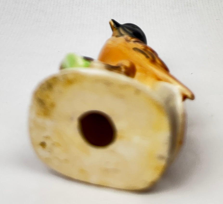 Petit oiseau en porcelaine peinte – modèle vintage anglais