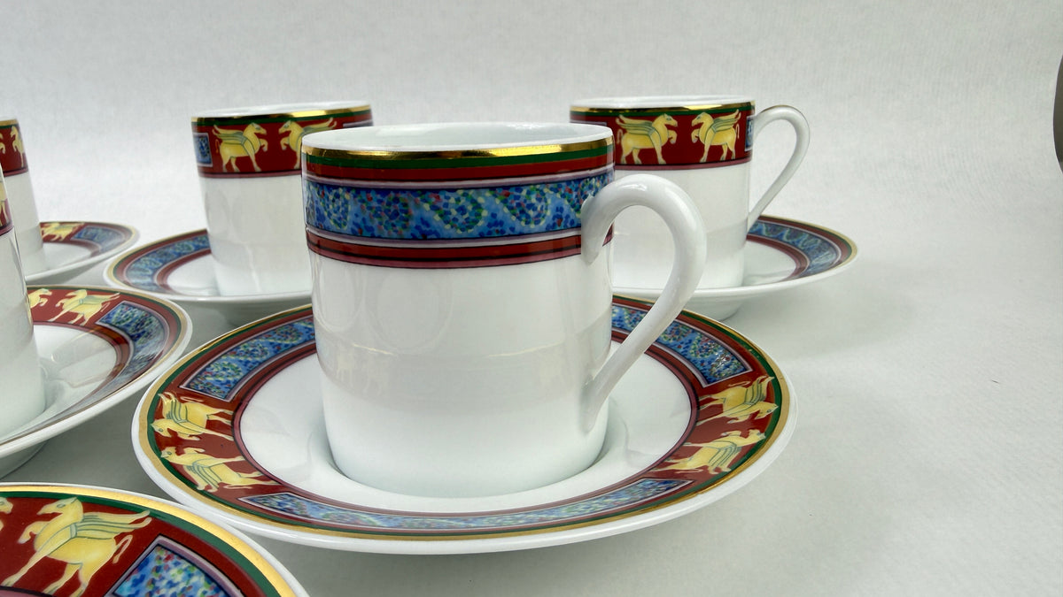 Raynaud Limoges — Six tasses à café en porcelaine, modèle Pégase
