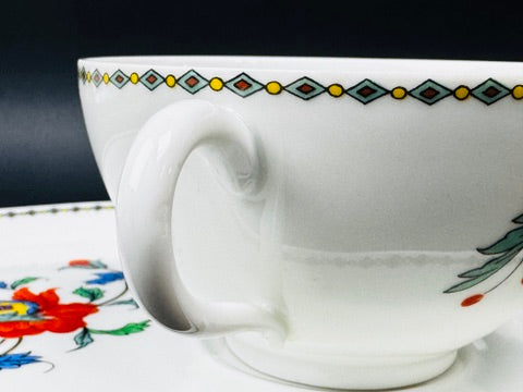 Suite de 4 tasses à déjeuner Porcelaine de Paris modèle Pavot