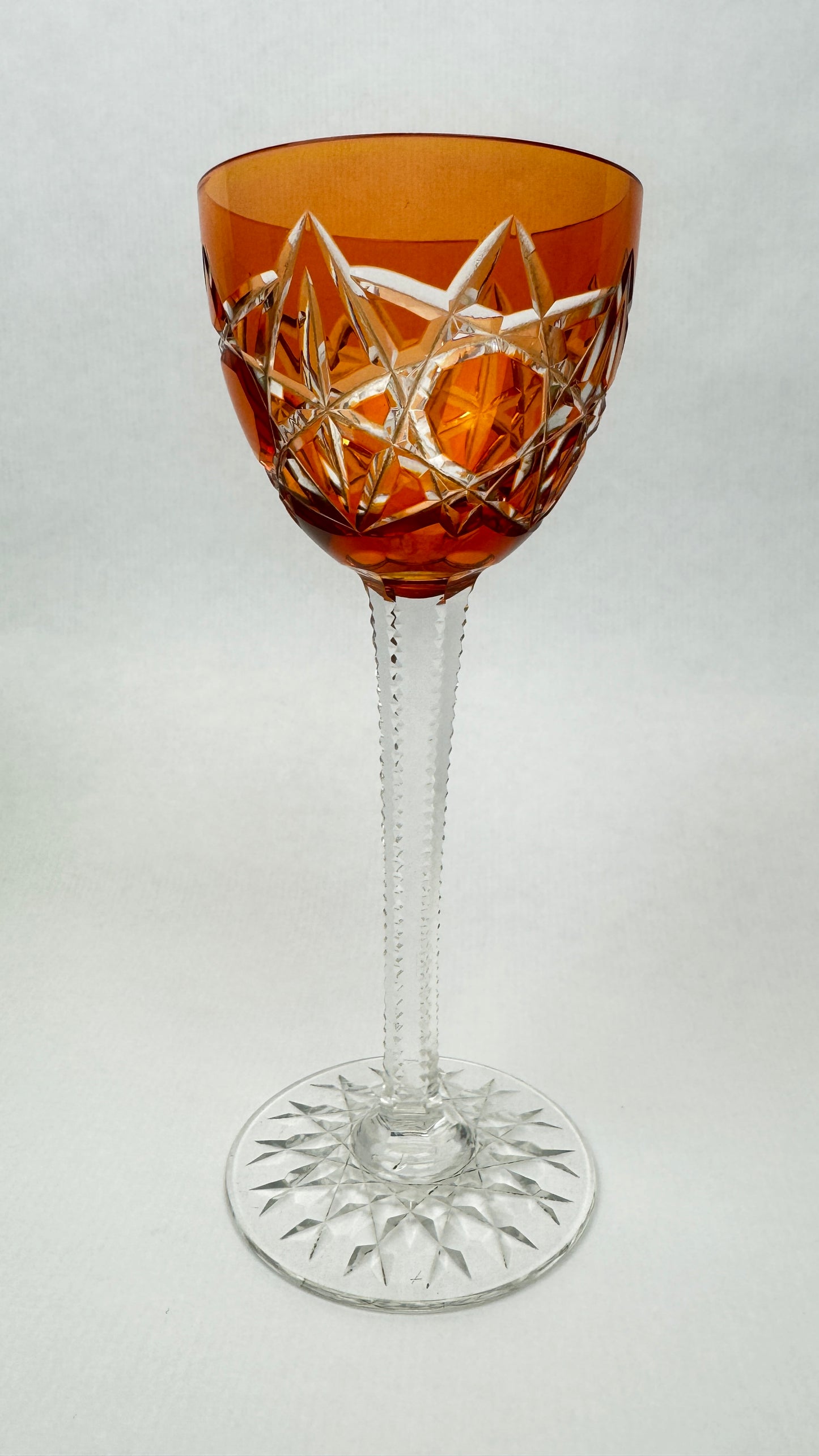 Suite de 5 verres anciens en cristal taillé doublé couleur 19 cm – Baccarat – Modèle S1136 – vers 1890