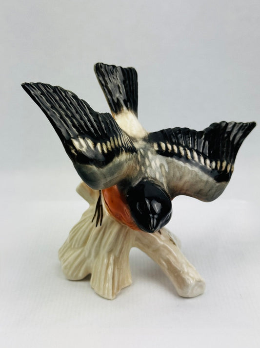 Figurine d’oiseau Goebel West Germany – Rouge-gorge en vol, porcelaine émaillée