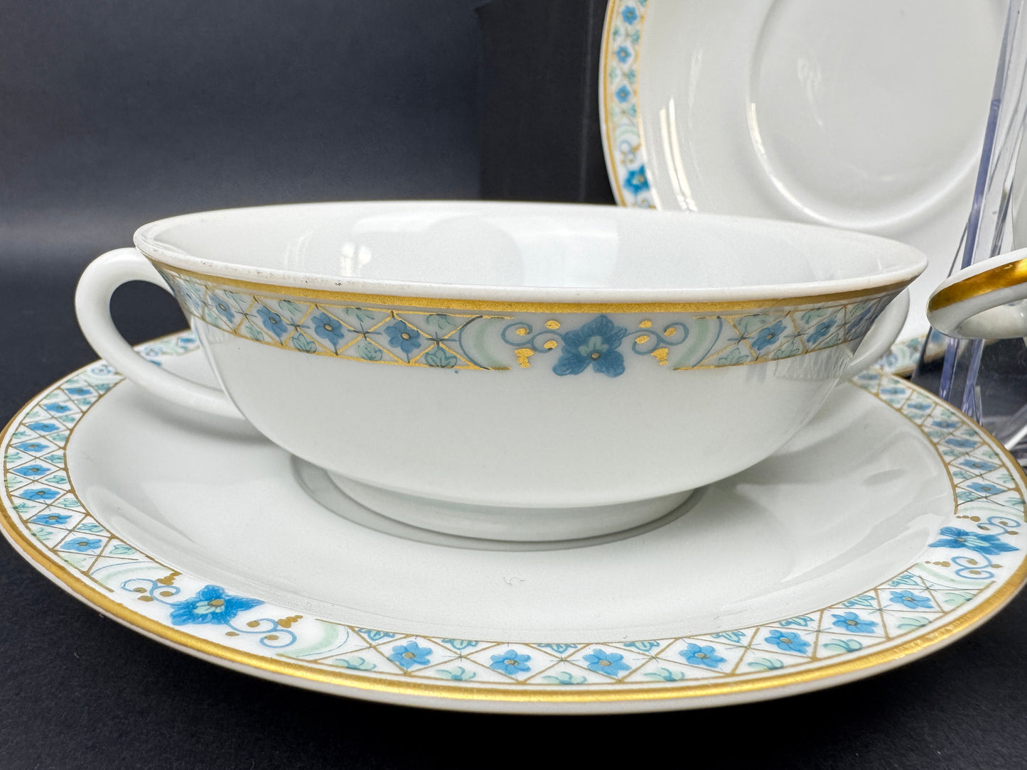 Service de 4 bouillons à oreilles Haviland Limoges Nankin