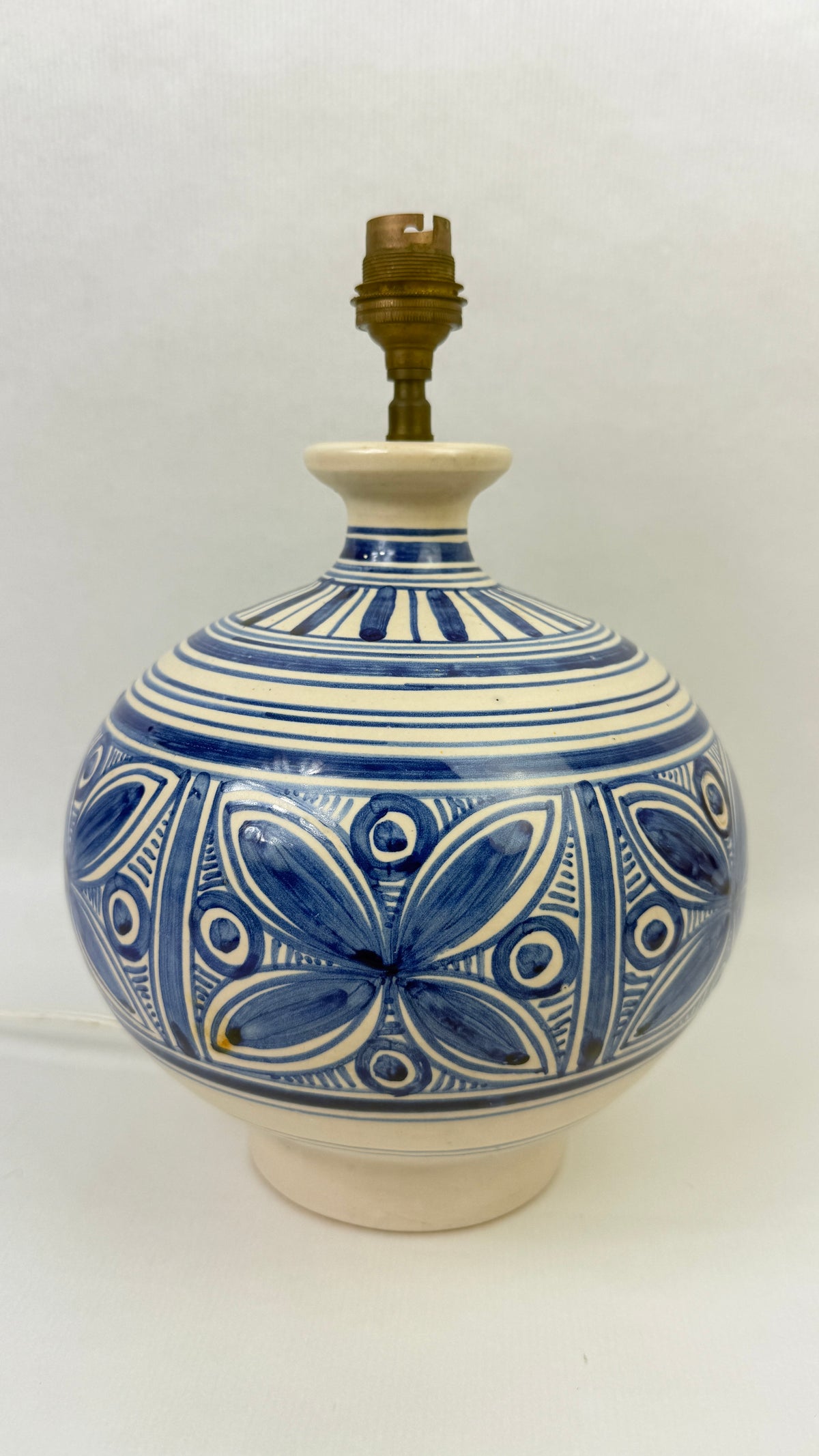 Lampe boule en céramique de Talavera La Menora bleu et blanc vintage