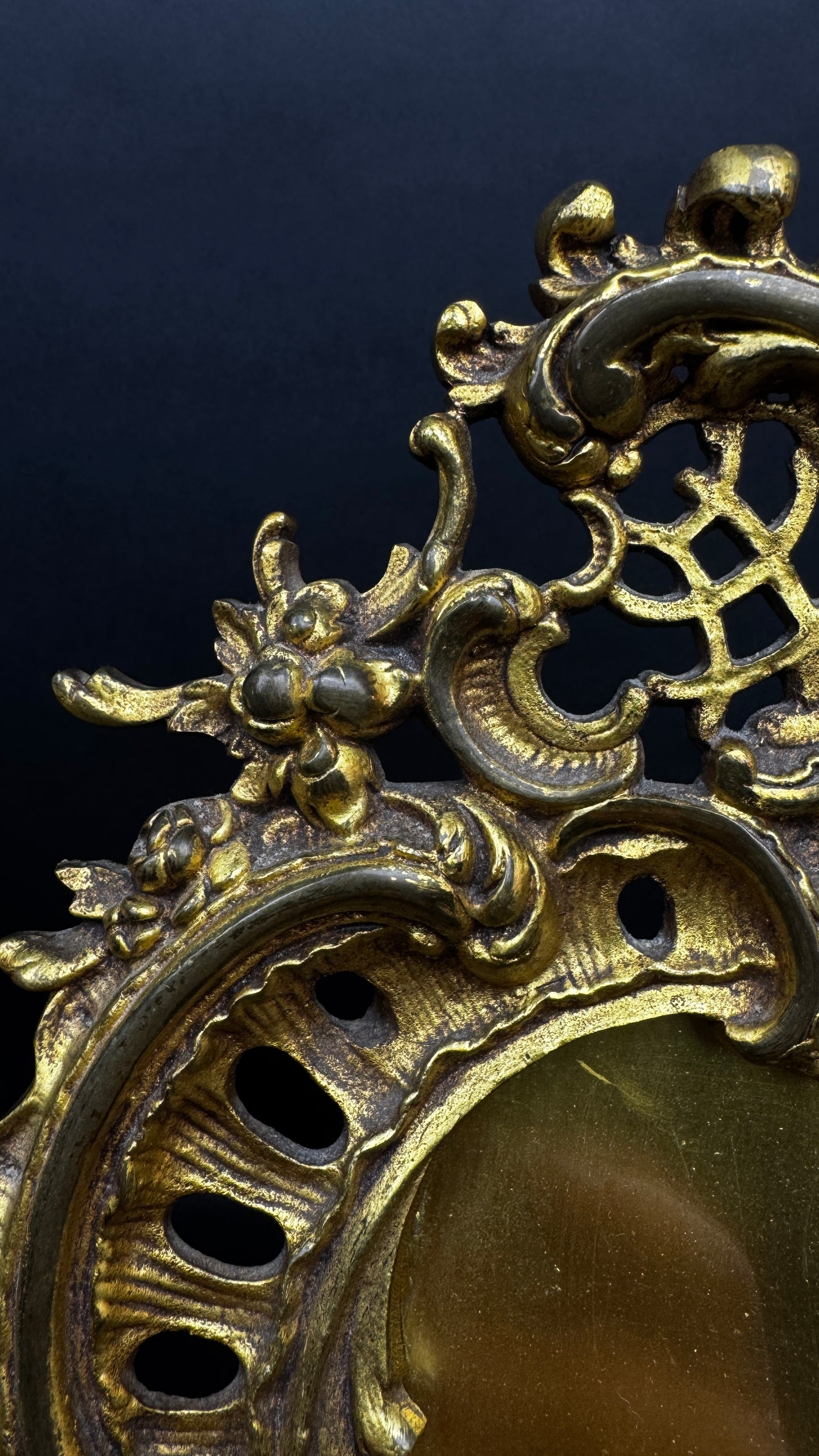 PAIRE DE CADRES EN BRONZE DORÉ STYLE LOUIS XV FIN XIXe SIÈCLE
