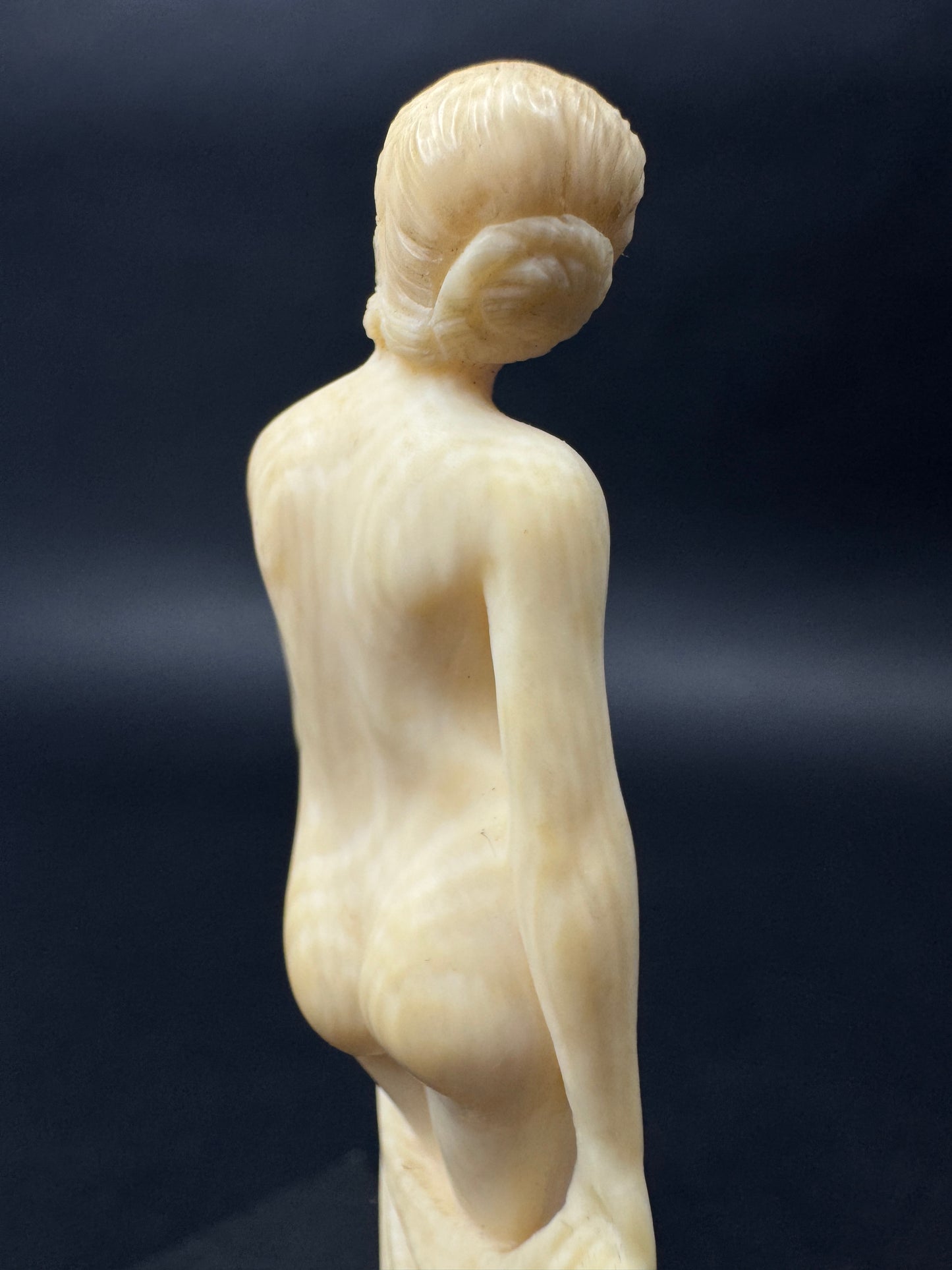 D. Chiparus (1886-1947) – Jeune femme nue, vers 1930 – Sculpture Art Déco sur socle en marbre rose