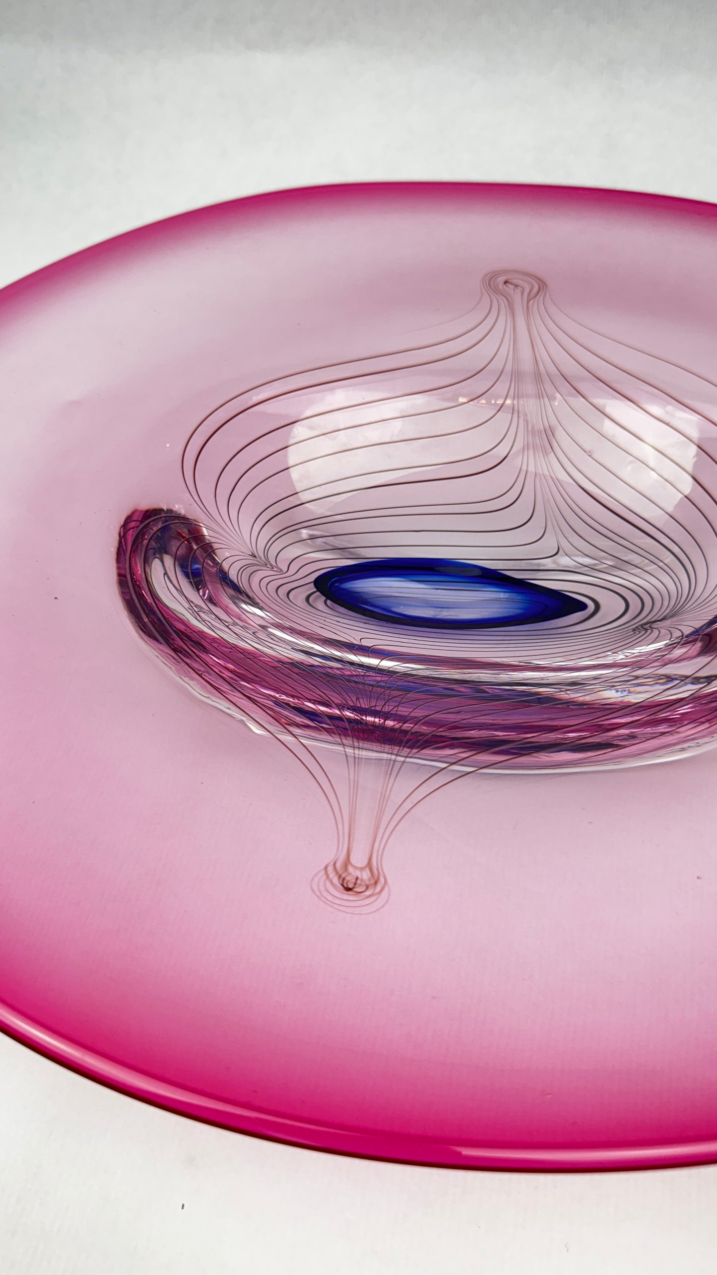 Coupe en verre d’art signée Adam Jabłoński – Studio glass polonais, fin XXe siècle