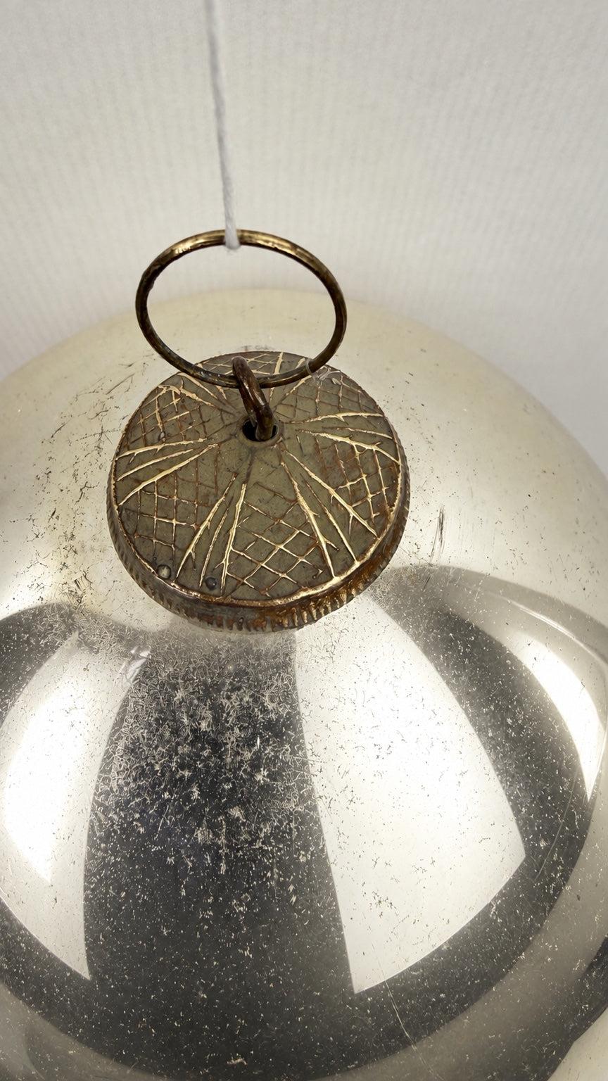 Boule de pardon ancienne en verre argenté, diamètre 16 cm