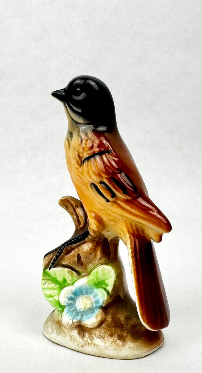 Petit oiseau en porcelaine peinte – modèle vintage anglais