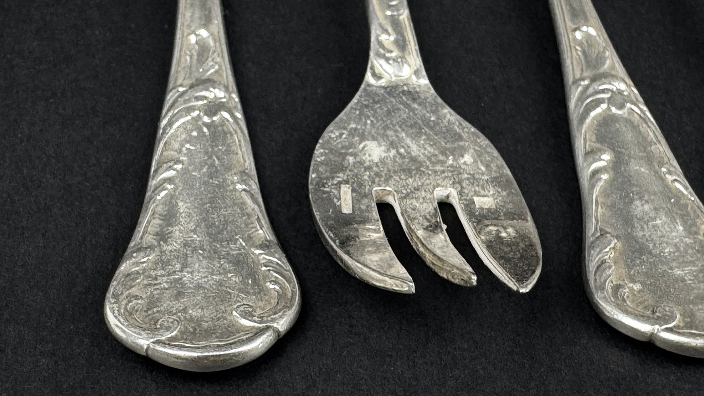 Six fourchettes a huitres Christofle modele Chrysanthème metal argente