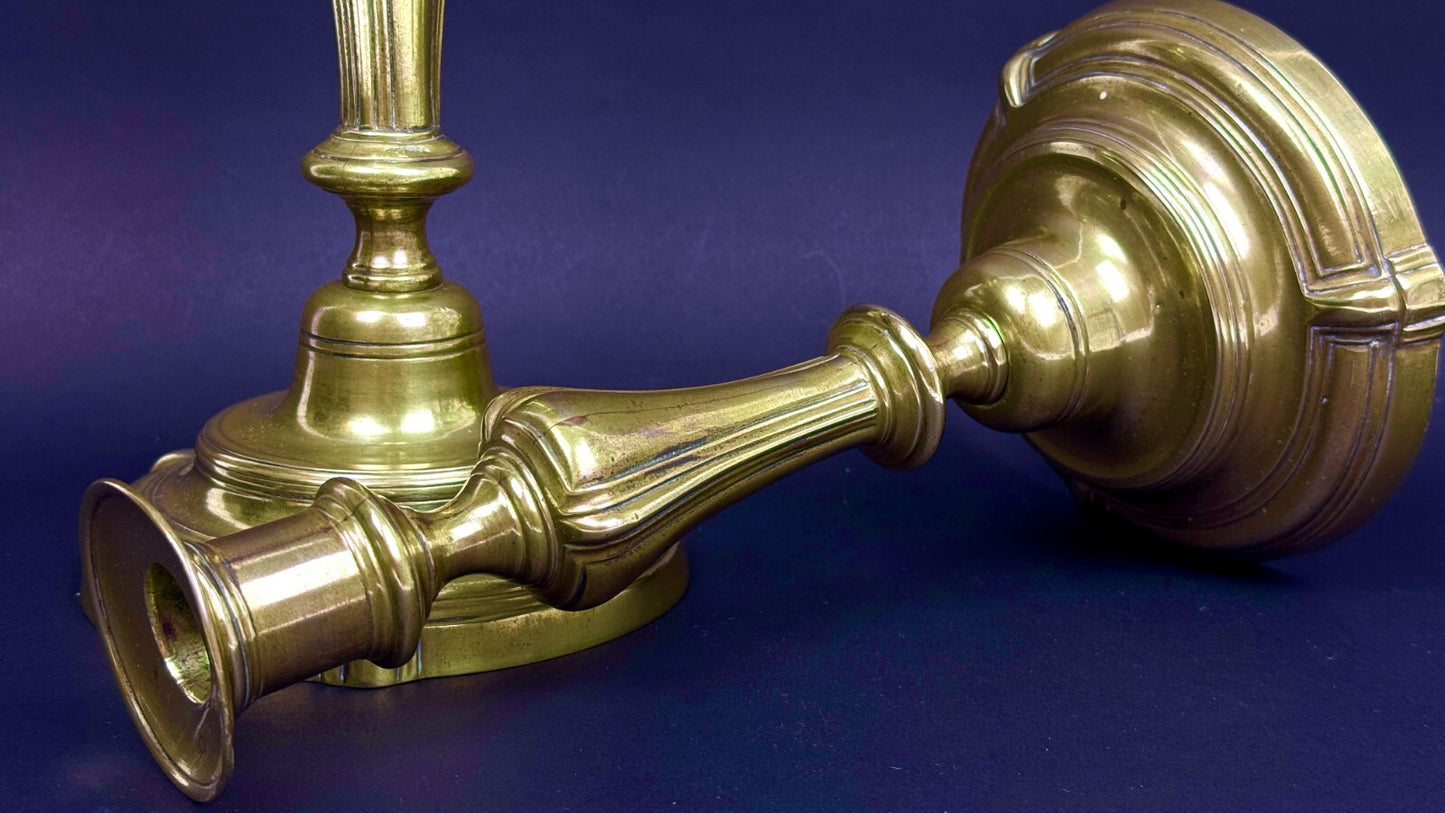 Paire de bougeoirs en bronze doré époque Régence XVIIIème