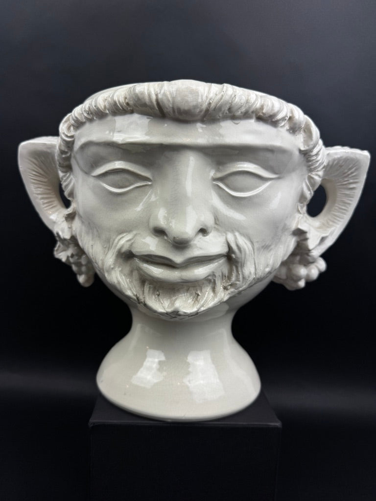 Grand cache pot faïence blanche têtes de faunes vers 1900