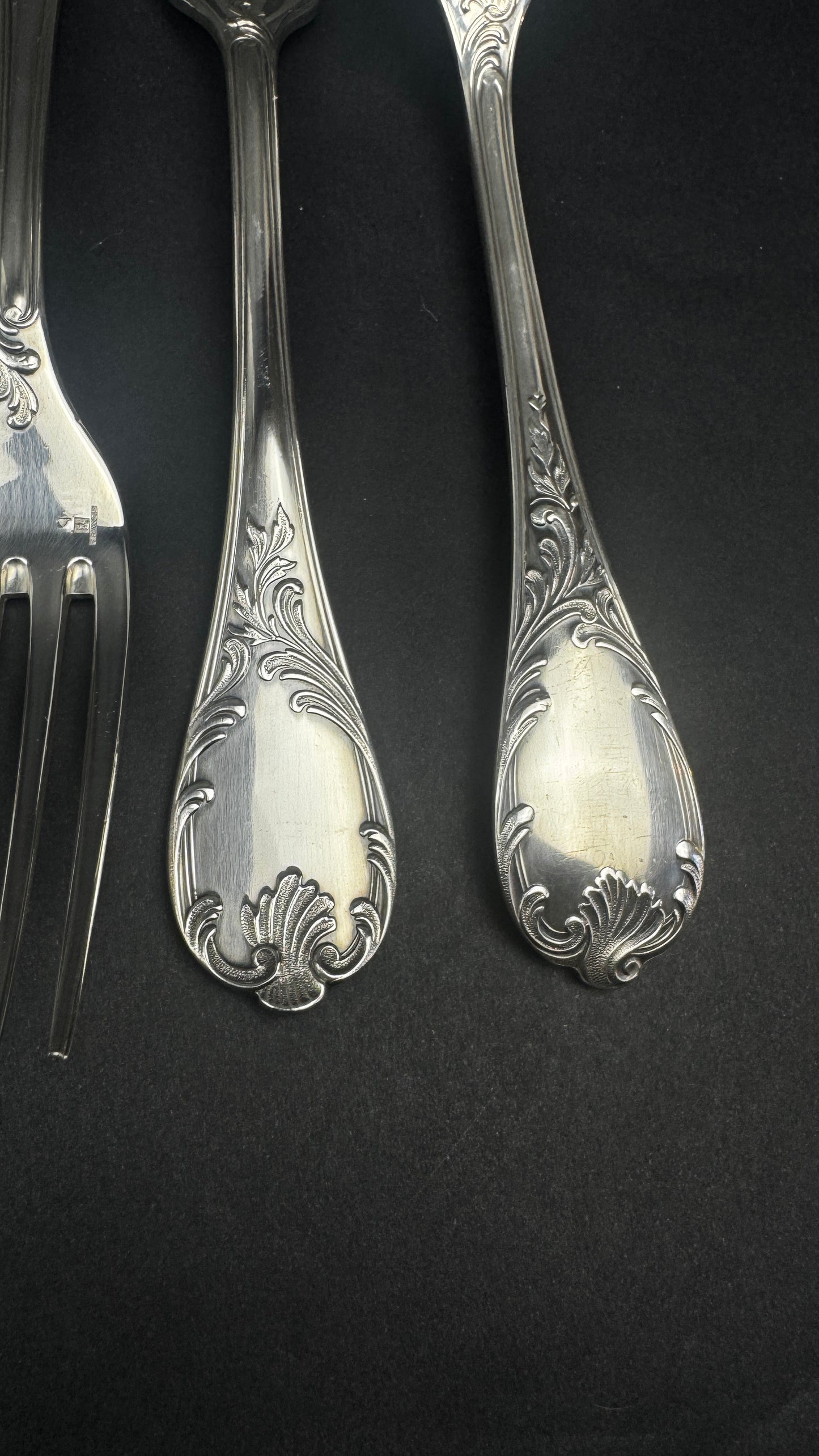 Lor de 6 fourchettes Christofle modèle Marly, longueur 20,5 cm, métal argenté, état proche du neuf.