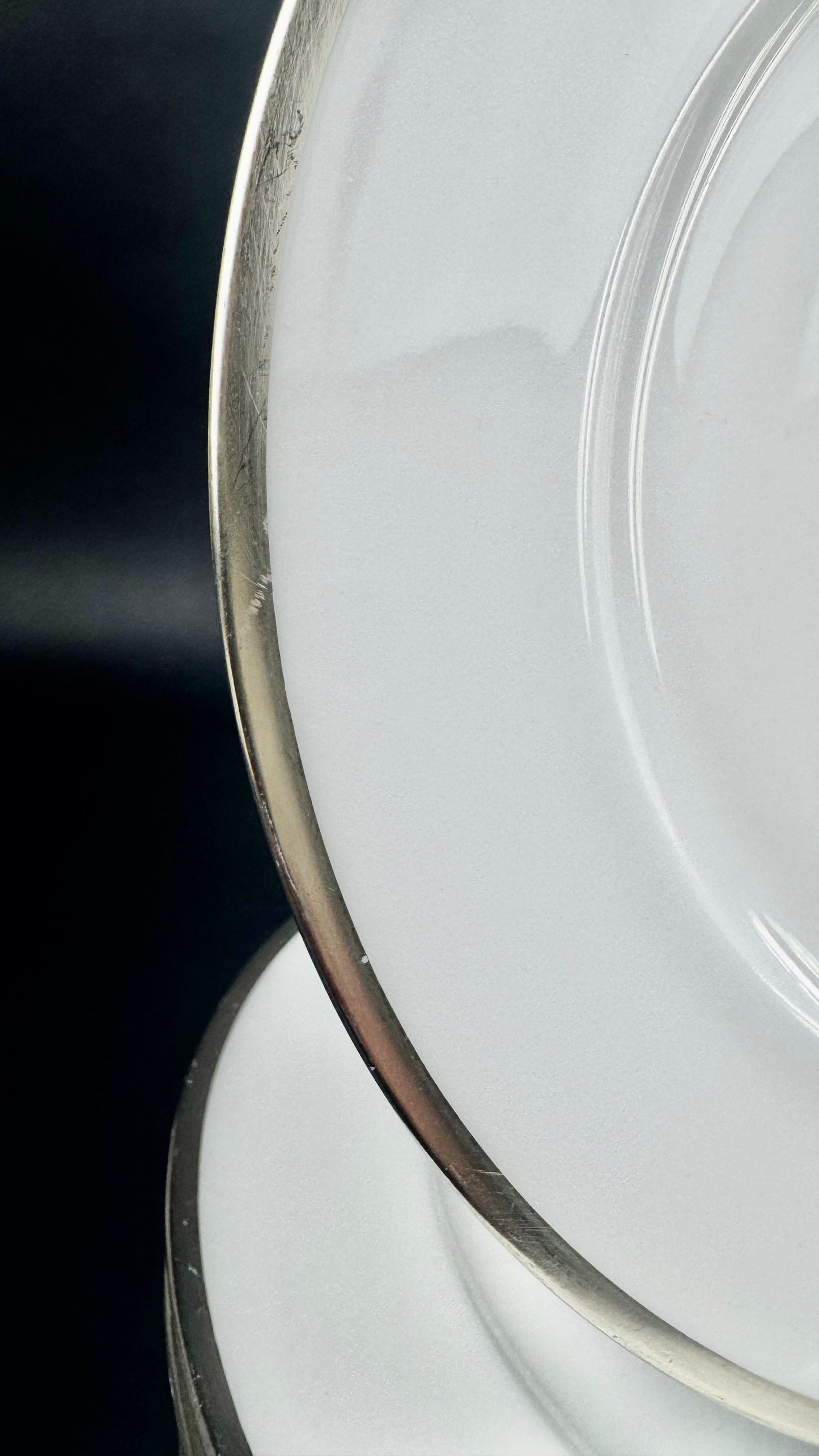 Raynaud, Fontainebleau Platine, suite de 6 assiettes à aile 22 cm