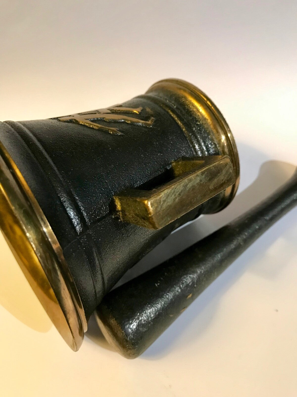 Mortier et pilon en bronze