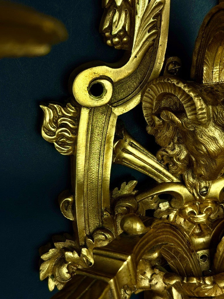 Paire d’importantes appliques en bronze doré, style Louis XVI, époque XIXe