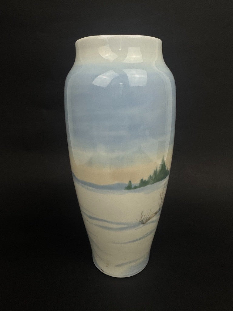 Vase en porcelaine de Copenhague, décor hivernal peint à la main, vers 1900-1920