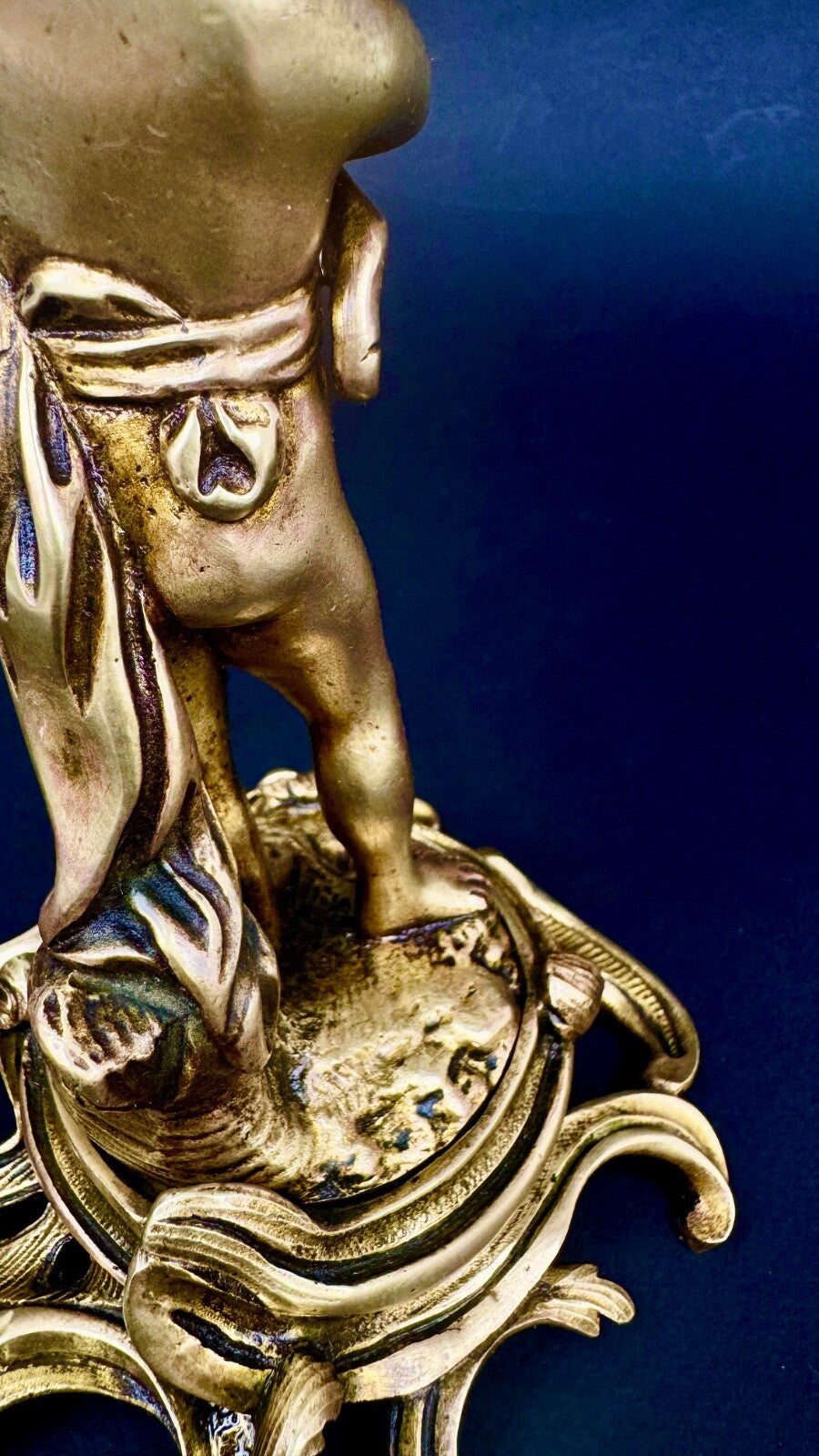 Paire de bougeoirs en bronze doré, putti, faune XIXème siècle