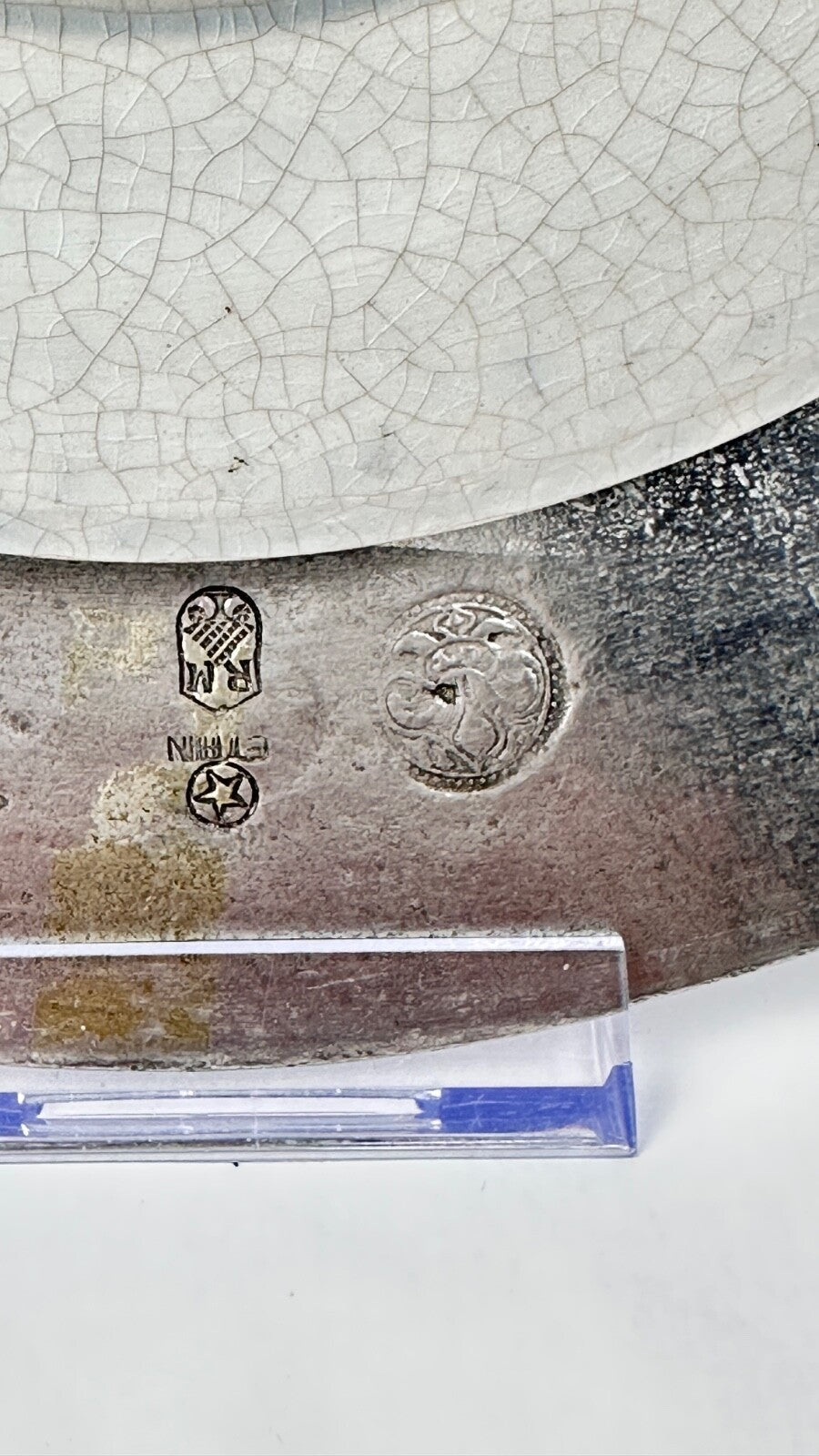 Assiette murale décorative faïence et étain aux fleurs de printemps