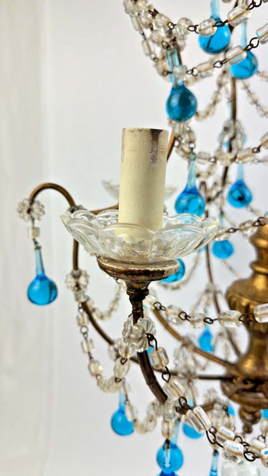 Lustre à pampilles italien perles bleues et bois doré