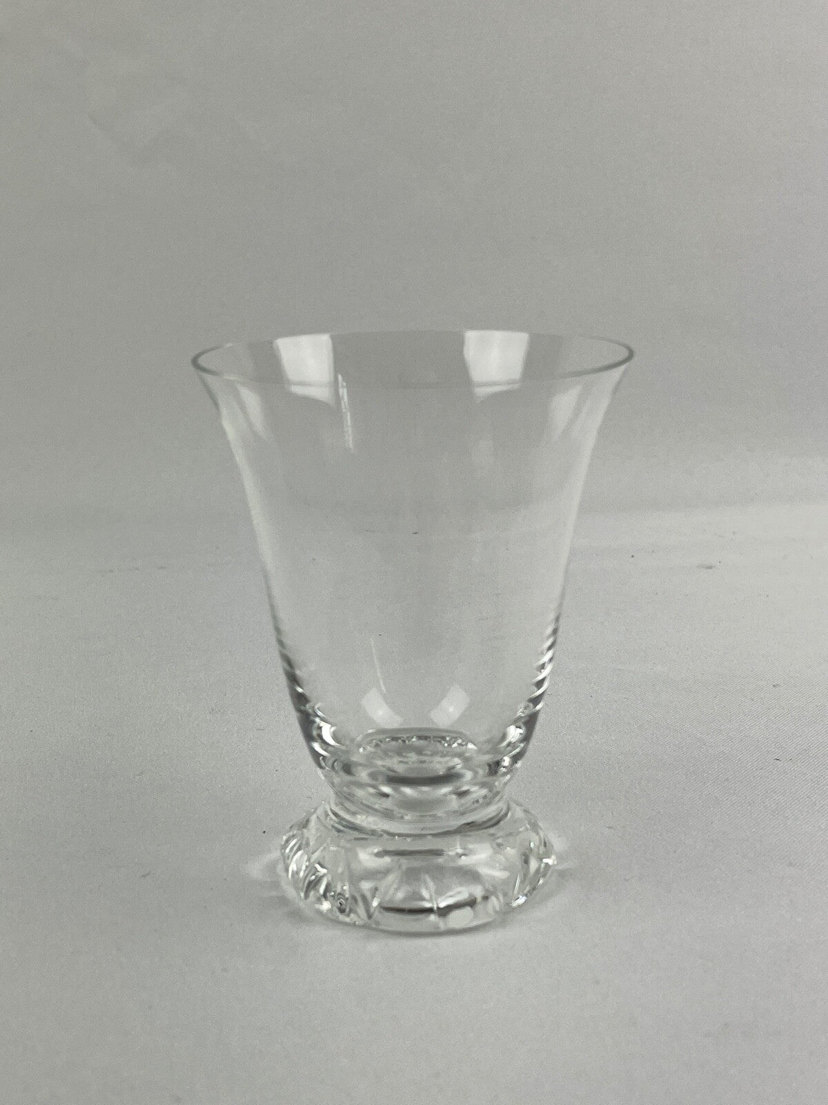 Verre à vin rouge en cristal  Daum modèle kim 
