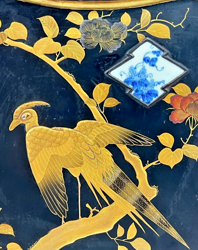 Cabinet En Laque Et Plaques De Porcelaine, Japon 19ème