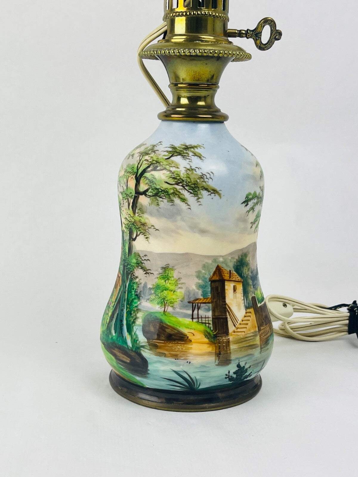 Pied de lampe à huile en porcelaine de Paris à décor polychrome