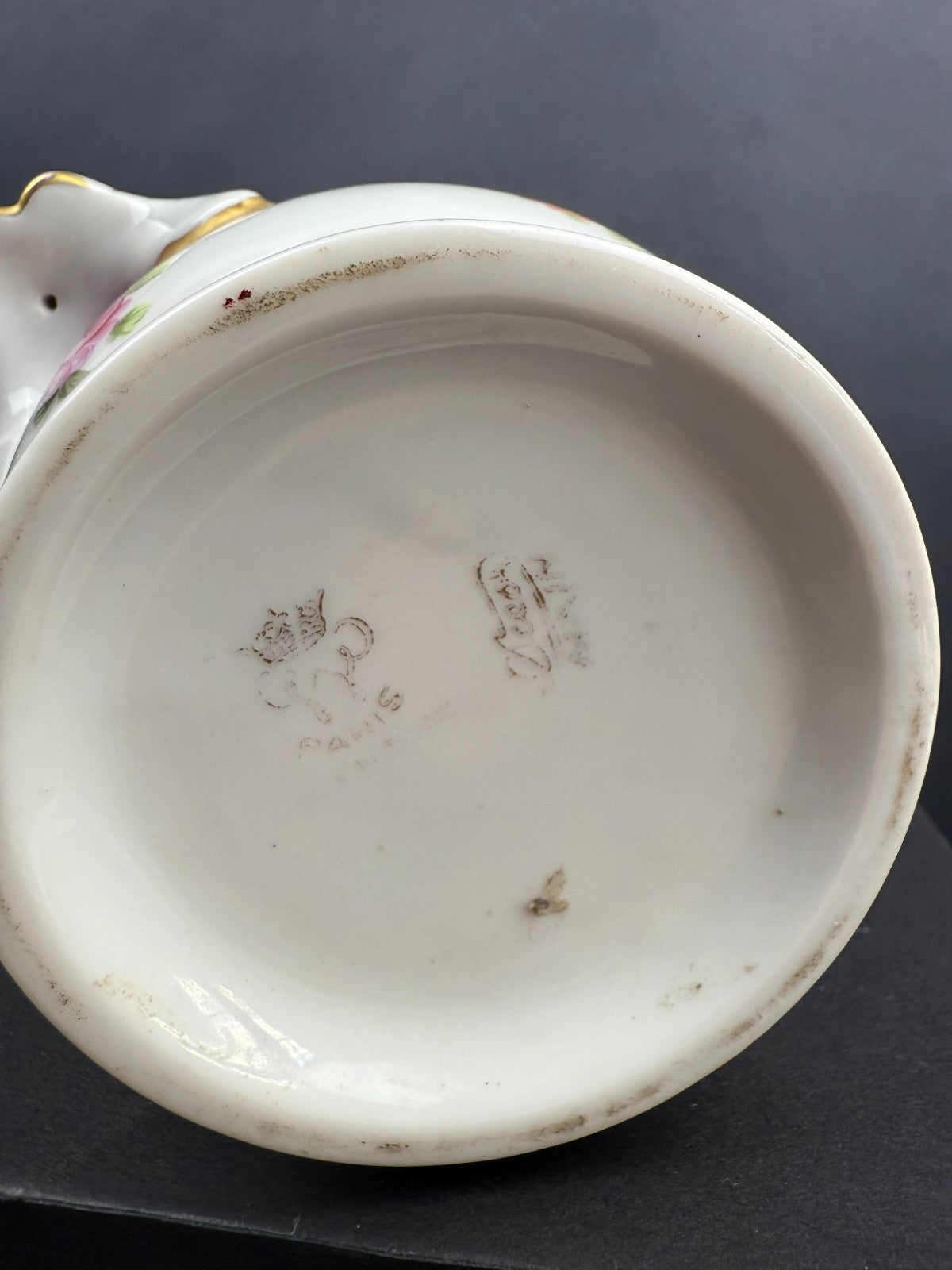 Cache-pot en porcelaine de Paris Décor rubans et fleurs XIXe siècle