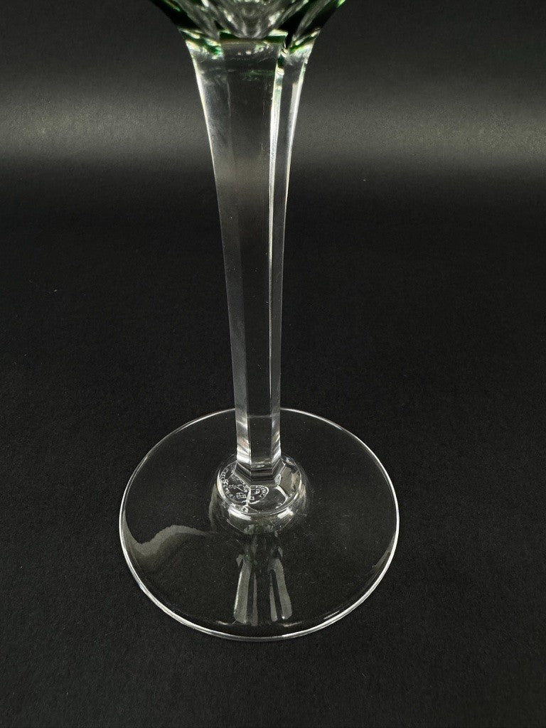 Paire de verres à vin Baccarat – Modèle Cassino – Cristal emeraude taillé 19 cm