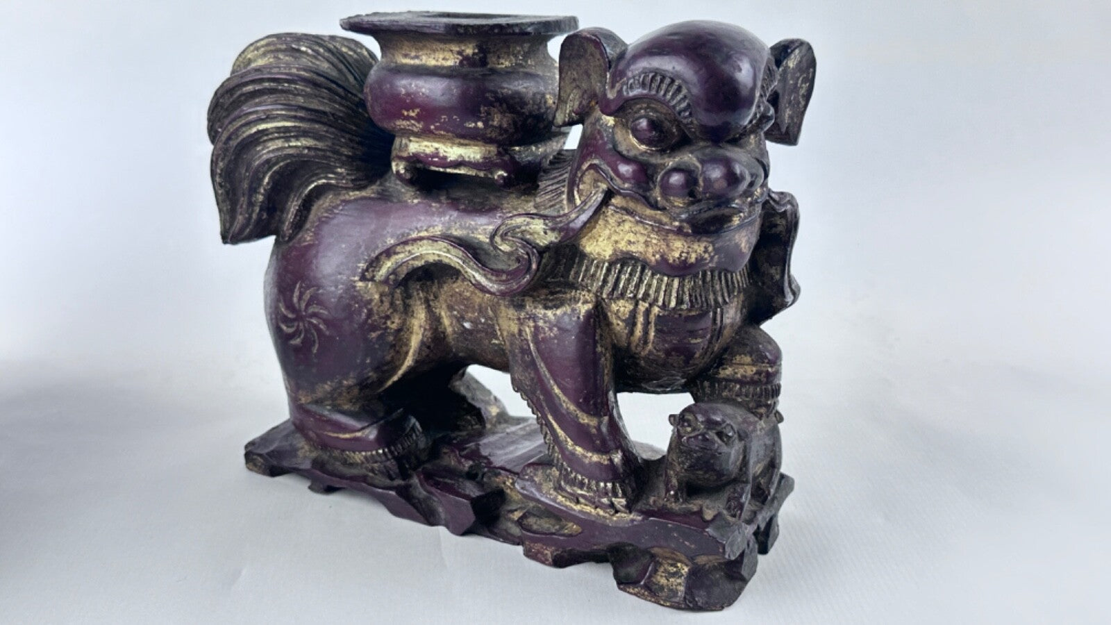 Paire de chiens de Fô en bois sculpté et doré 19ème