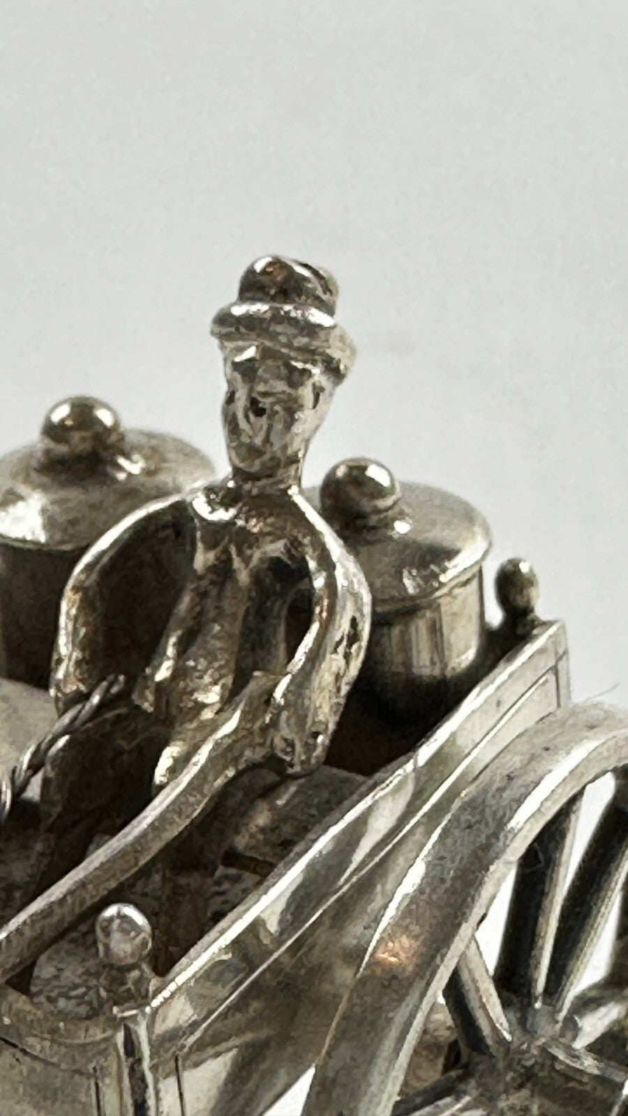 Miniature, objet de vitrine, attelage de chiens, marchand de lait en argent