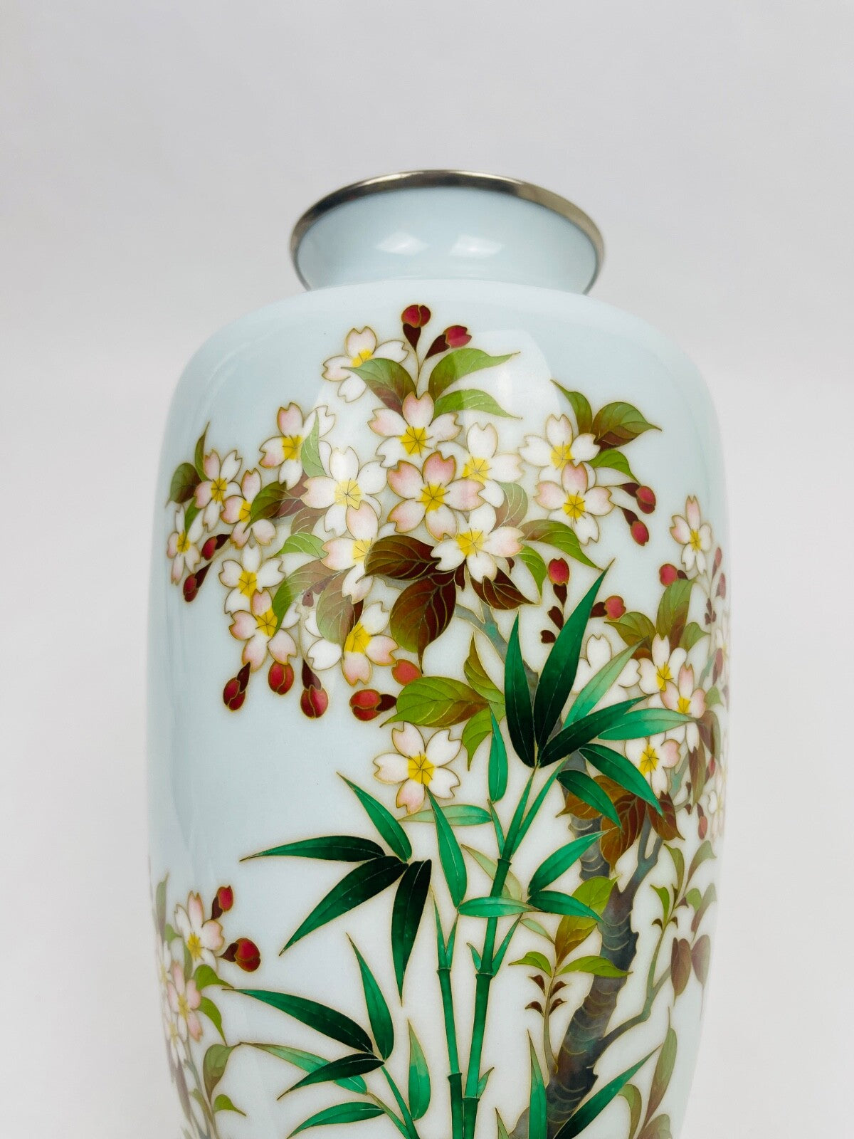 Vase en émaux cloisonnés Japonais dans le goût d' Ando Jubei