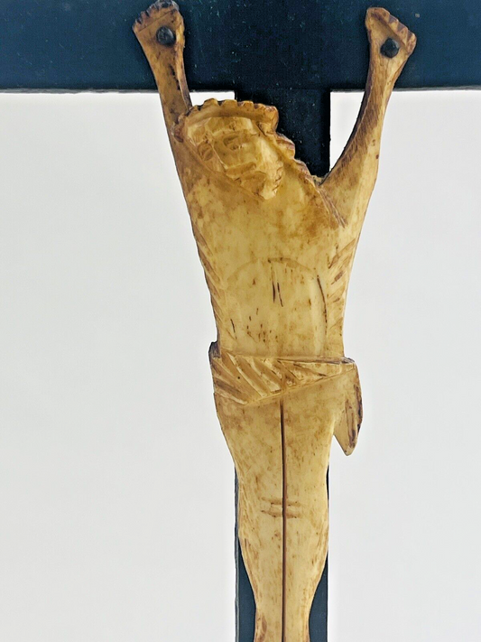 Ancien Christ Janséniste, Christ en os et bois ancien, crucifix  Janséniste