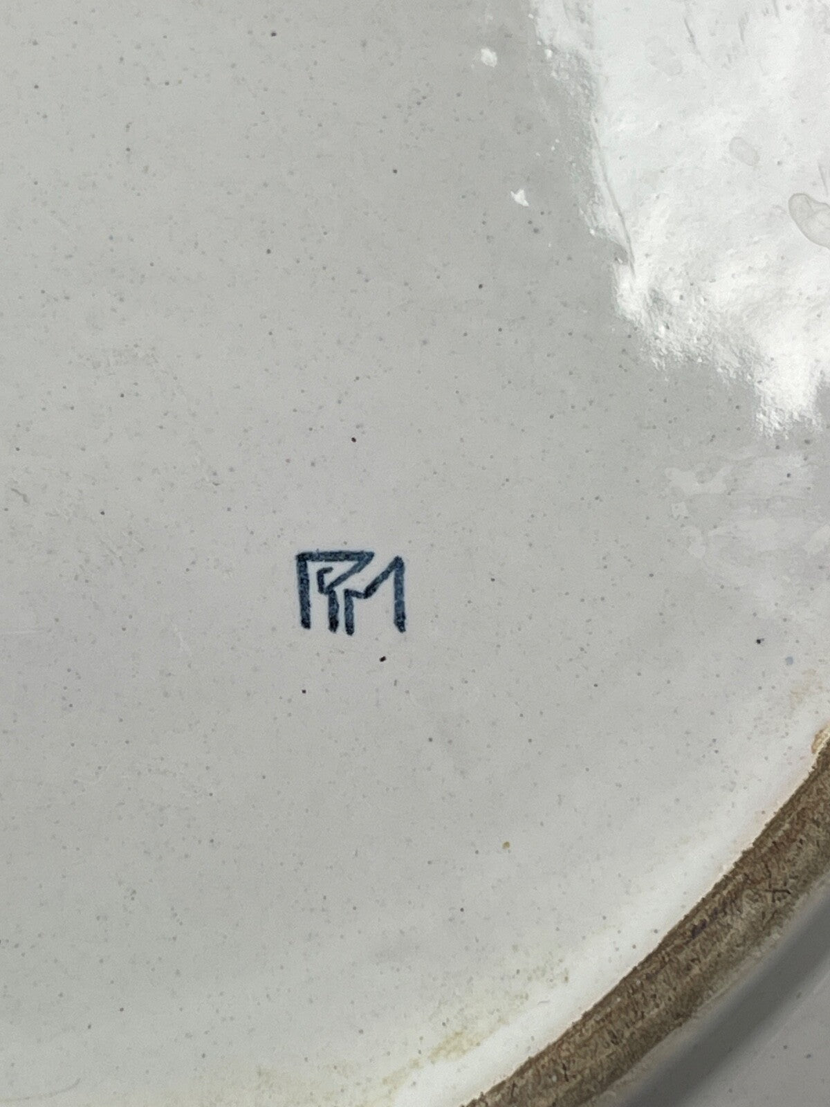Grand plat de service en faïence blanche et bleue, Moustiers, Rouen ???