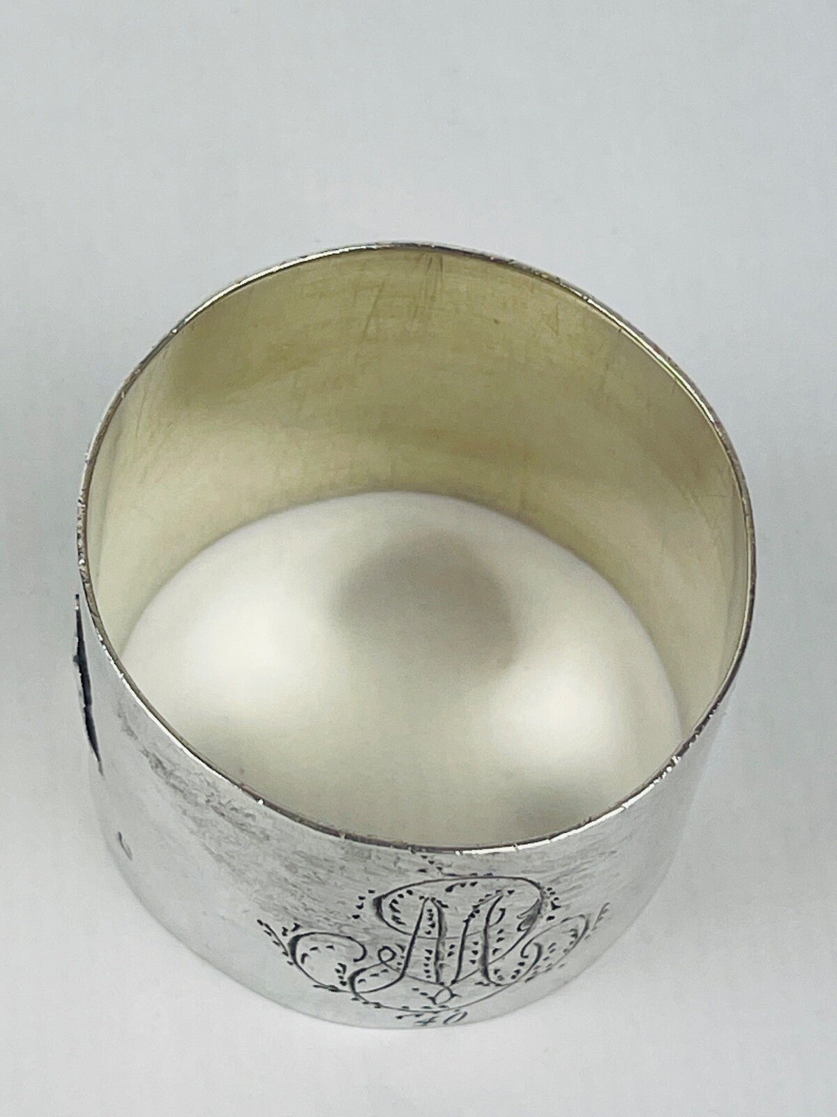 Superbe rond de serviette en argent massif