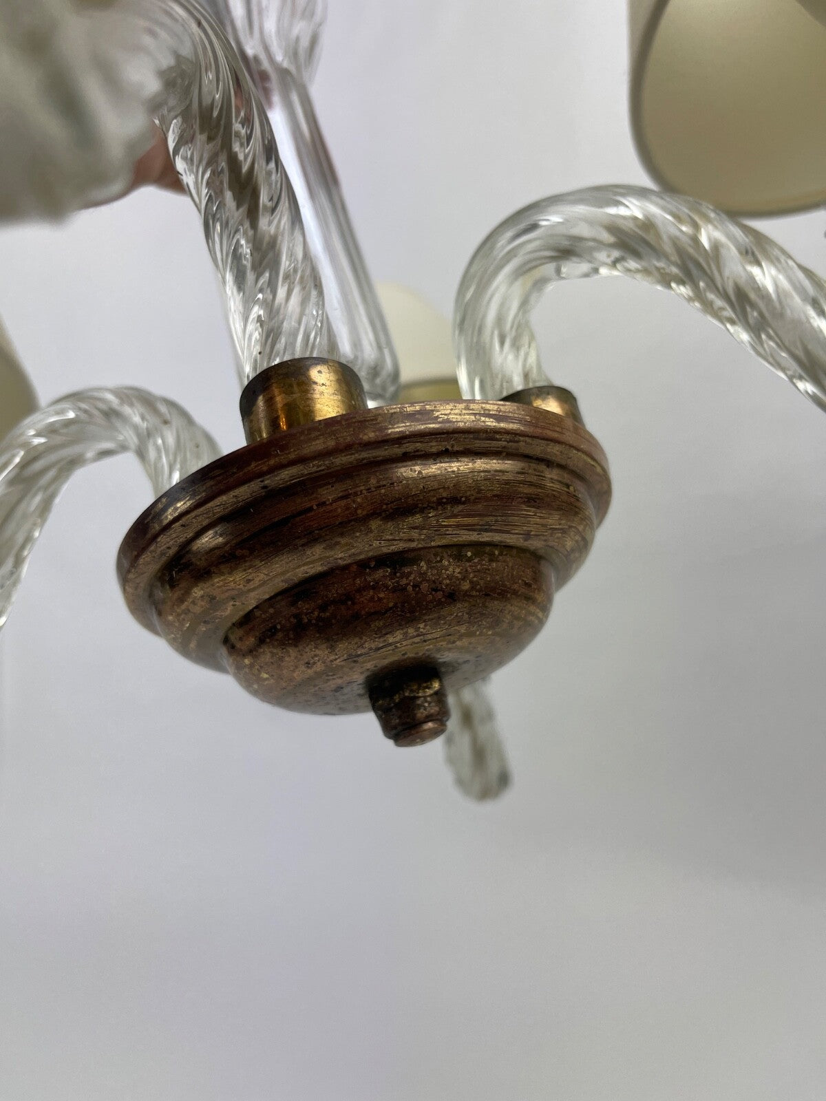 Petit lustre en verre moulé