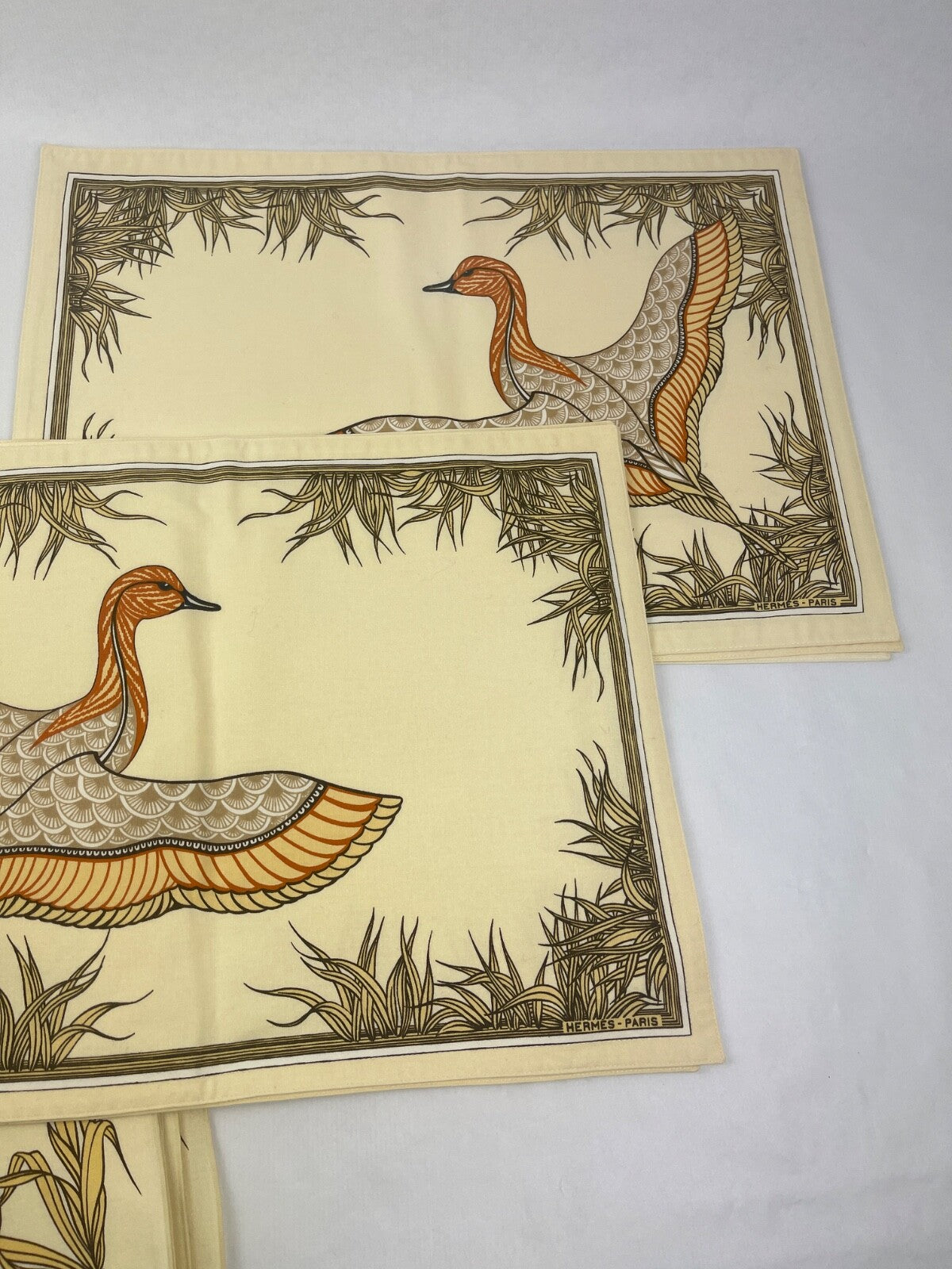 Hermès  suite de 6 sets de table et 6 serviettes motif au canard