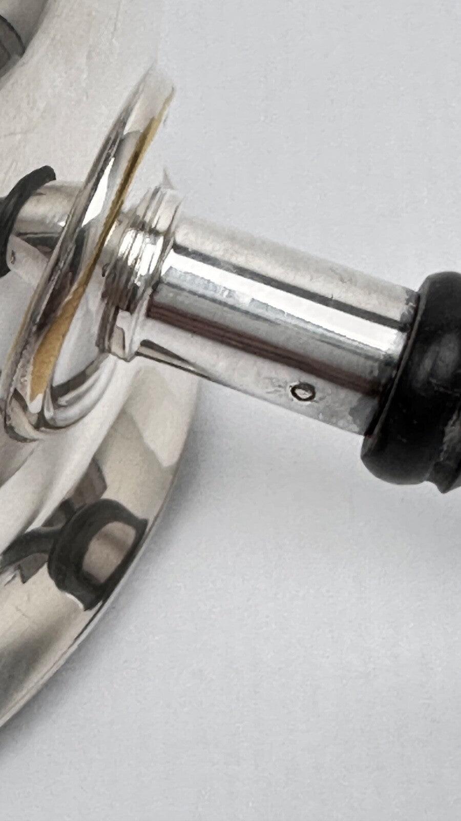 Casserole à sauce métal argenté manche ébène