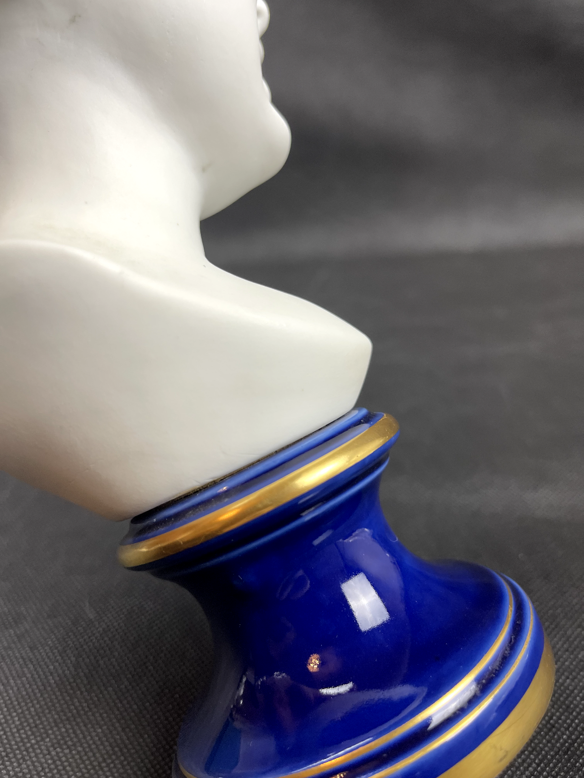 Buste d'Enfant rieur d'après Donatello en biscuit de porcelaine  Limoges