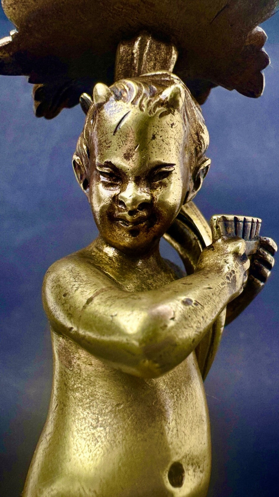 Paire de bougeoirs en bronze doré, putti, faune XIXème siècle