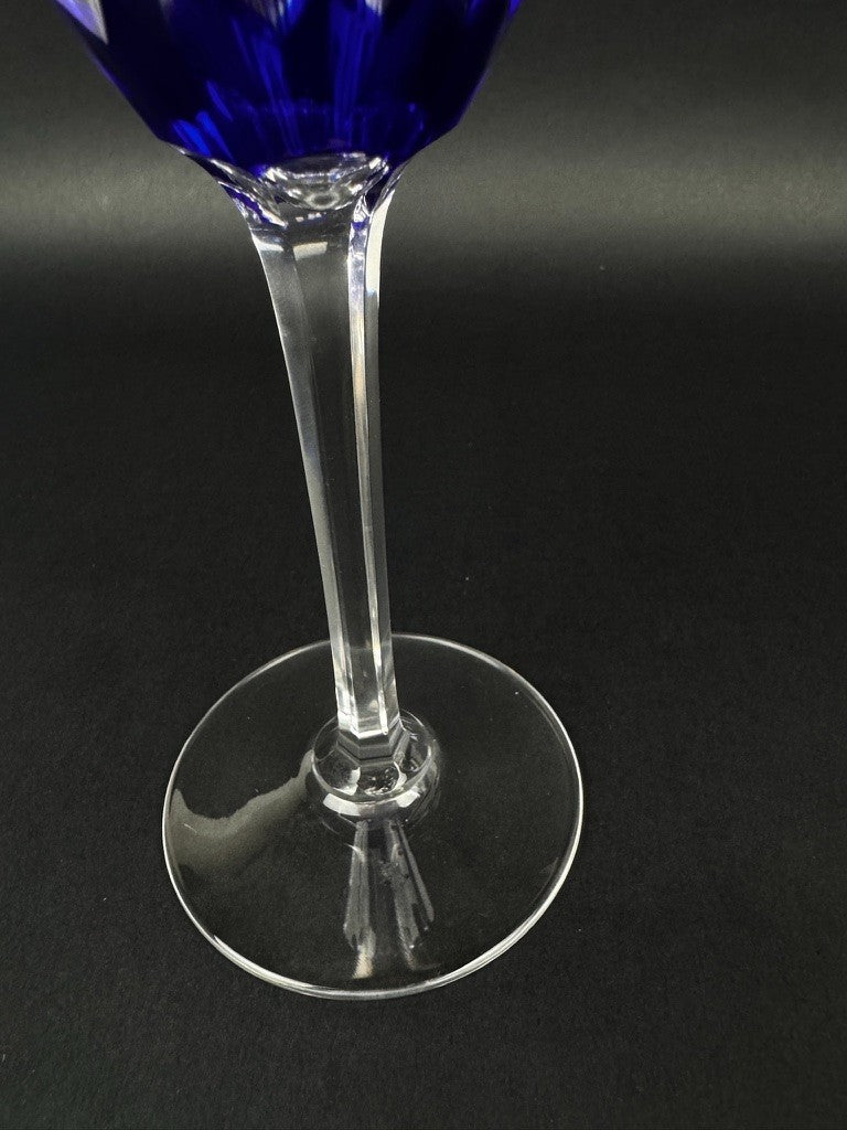 Verre à vin Baccarat – Modèle Cassino – Cristal outremer doublé taillé – 19 cm