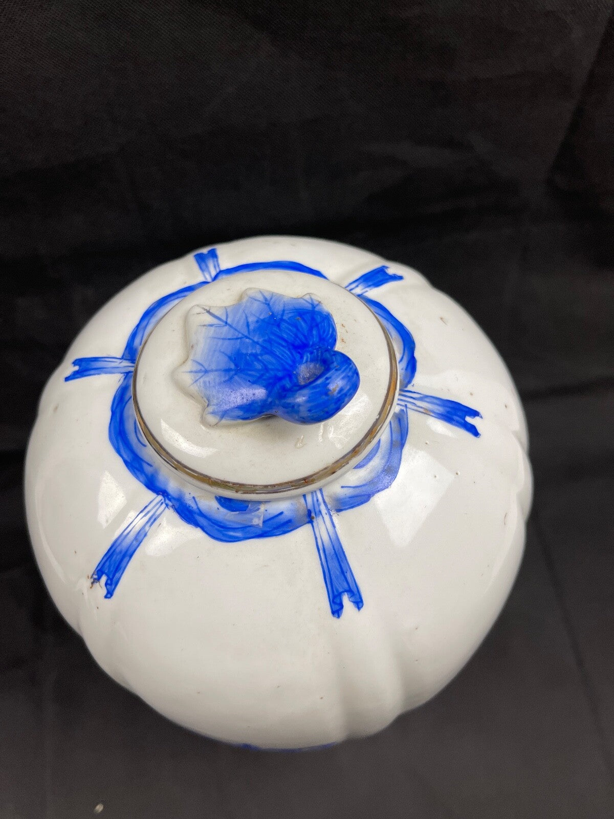 Grand pot couvert en porcelaine de Chine, décor européen