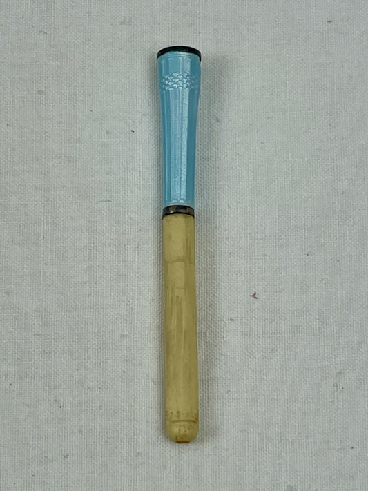 Fume cigarette émaillé