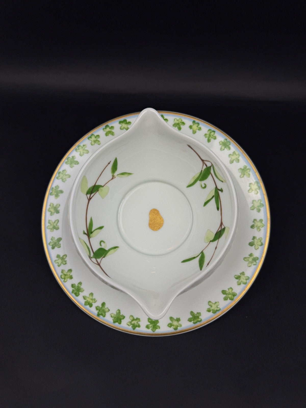 Raynaud, Limoges, saucière sur plateau modèle Verdures par Christian Tortu