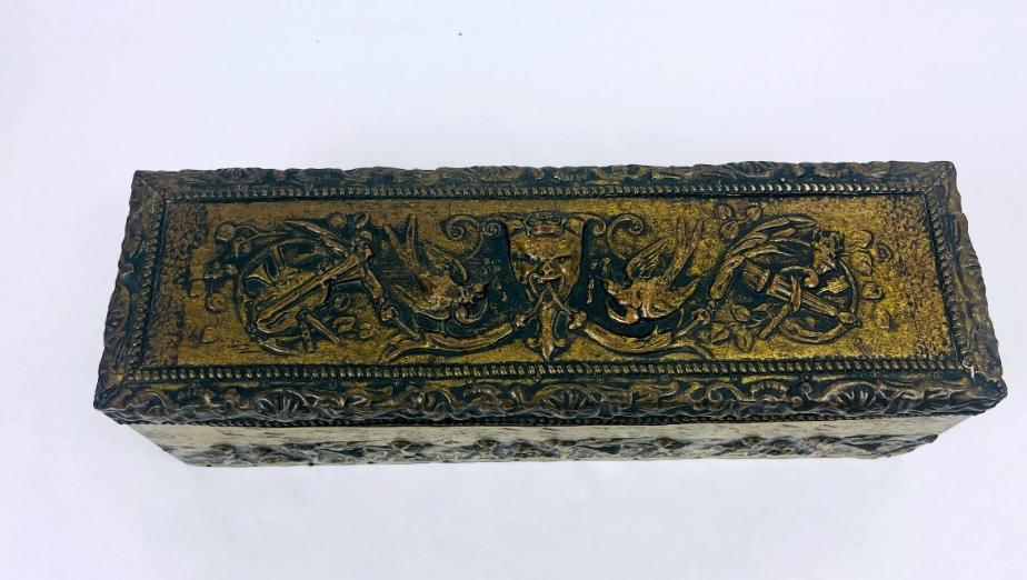 Boîte à Bijoux Ou Boîte à Gants, Bois Et Cuivre Repoussé