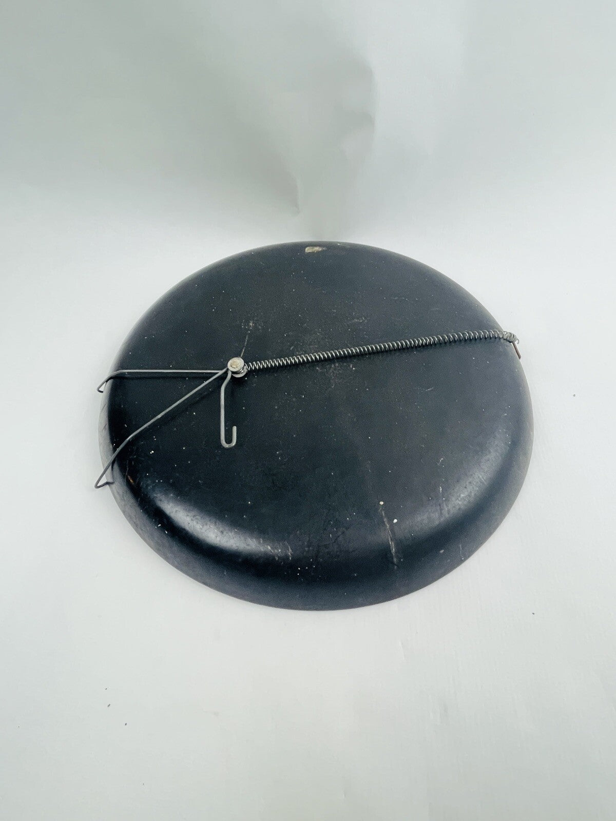 Petit plateau rond Napoléon III japonisant en carton bouilli