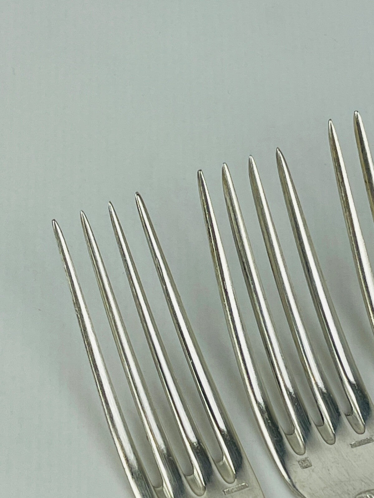 Suite de 6 fourchettes Ercuis modèle Trianon