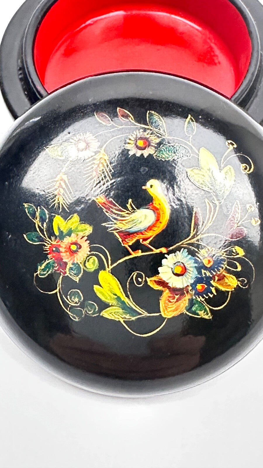 Boite en laque de Palekh, Russie, fleurs et oiseau sur la branche