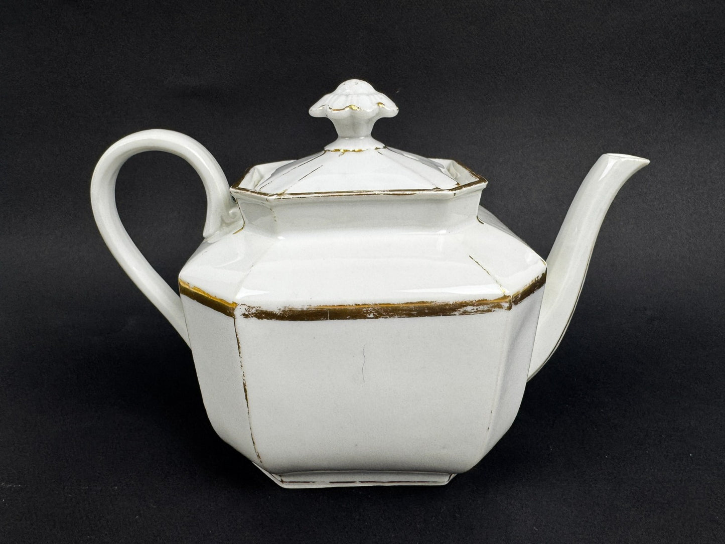 Service à thé en porcelaine blanche et or, époque fin XIXe / début XXe