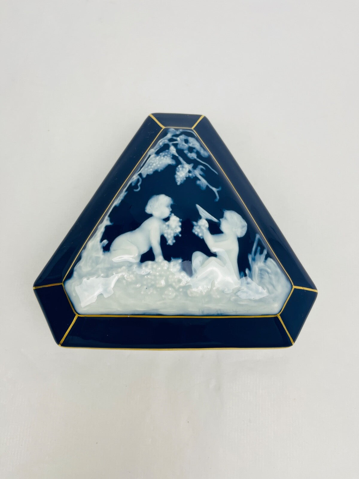Bonbonnière en porcelaine bleu de Four de Limoges Marcel CHAUFRIASSE