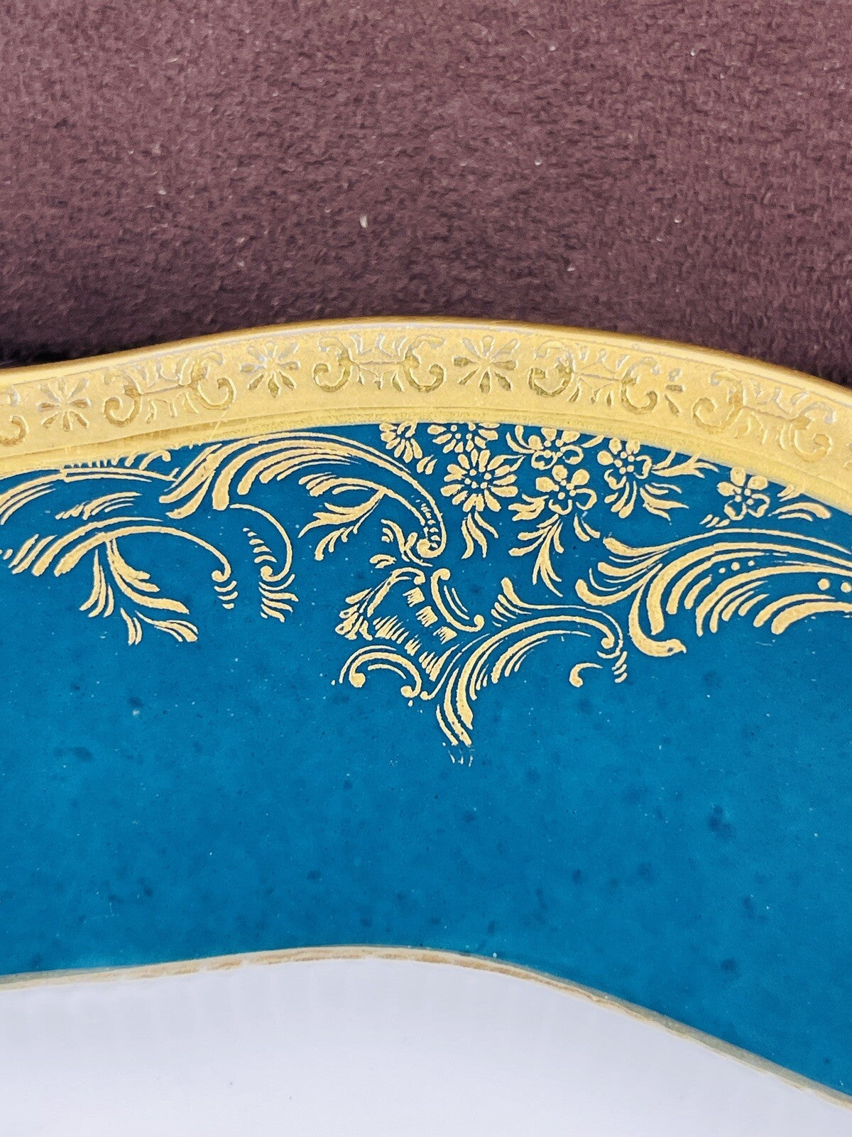 Théodore Haviland ,  assiette plate, forme Louis XV motif  Pompadour, verte
